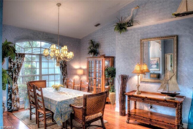 Building Photo - 1121 SW 44th St