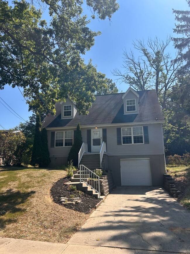 Photo - DELHI - Spacious 3 bed 2 bath on quiet street House