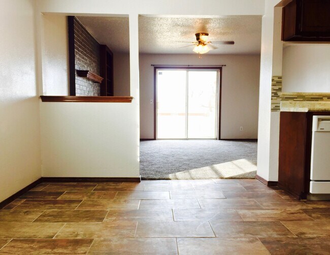 Foto del edificio - Charming 3BD 2BA Home in Yukon!!!