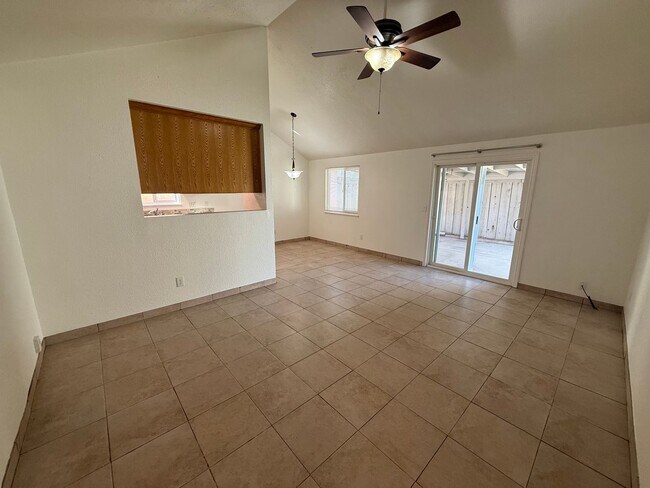 Foto del edificio - Updated single story located in Modesto!