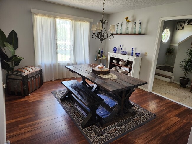 Building Photo - 1310 Knob Hill