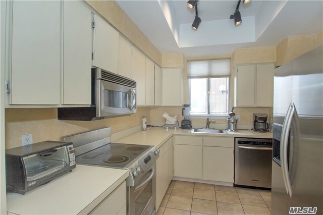 Foto del edificio - 76 Hidden Ridge Dr