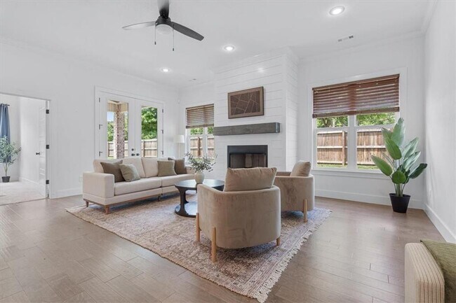 Foto del edificio - 2195 N Woodlark Ln