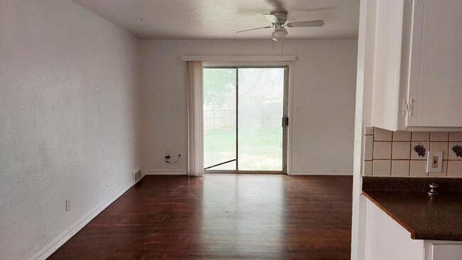 Photo - 933 W Rulane Dr House