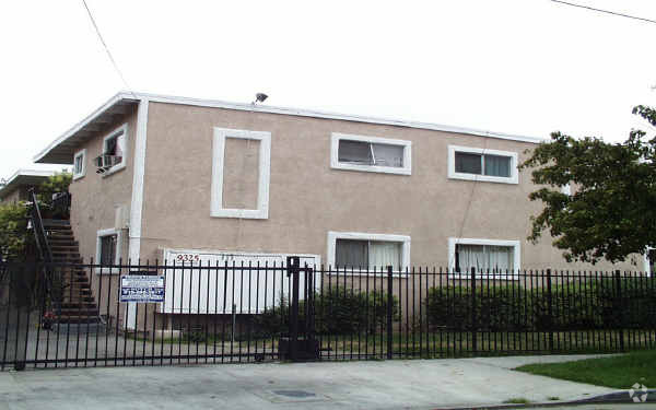 Building Photo - 9325 Sylmar Ave