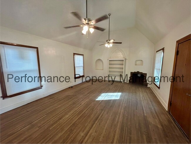 Building Photo - Charming 3 Bed/2 Bath Home w/ MIL Suite an...