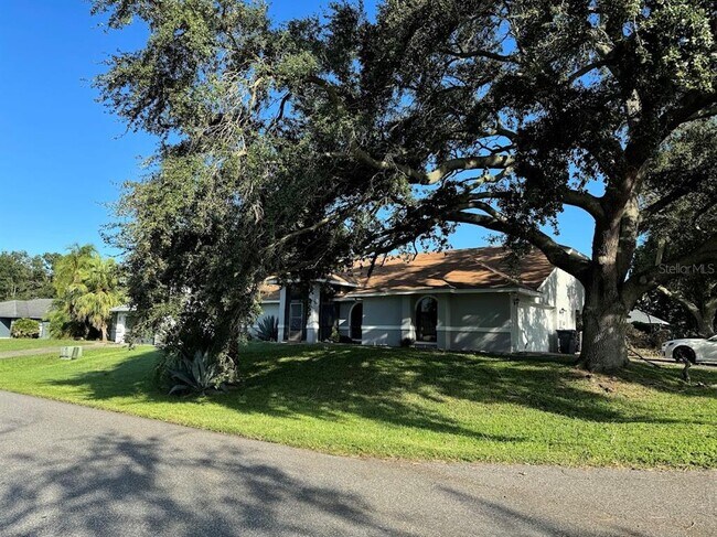 Foto del edificio - 5835 Colony Pl Dr