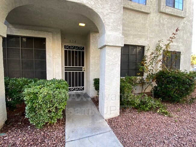 Building Photo - 4872 Nara Vista Way