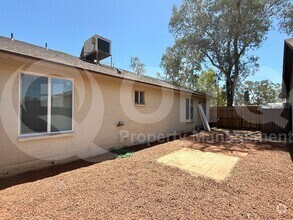 Building Photo - 8520 W Palm Ln