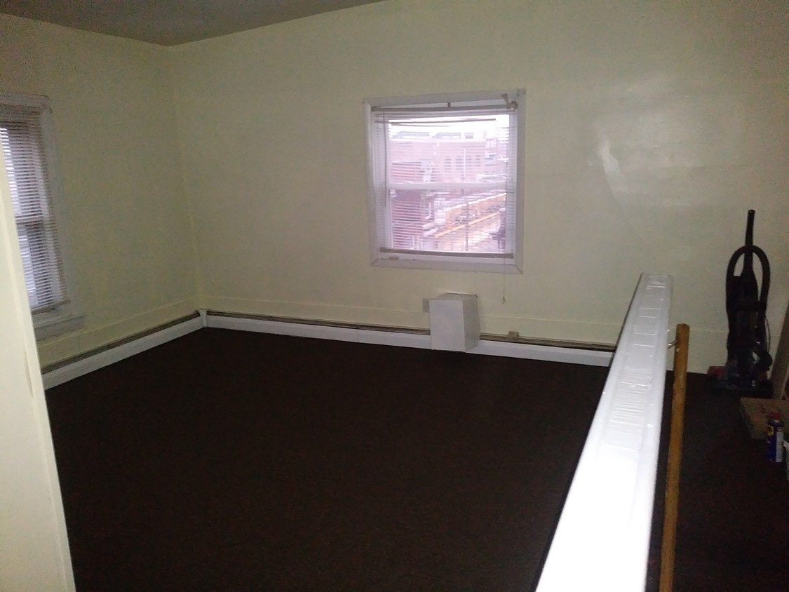 LIVING ROOM - 4661 Penn St
