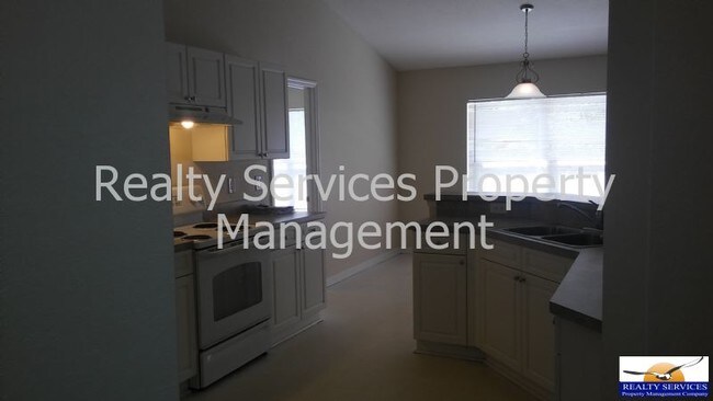 Foto del edificio - READY FOR IMMEDIATE OCCUPANCY!