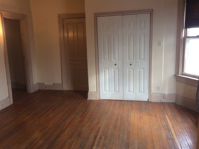 Building Photo - 303 E King St