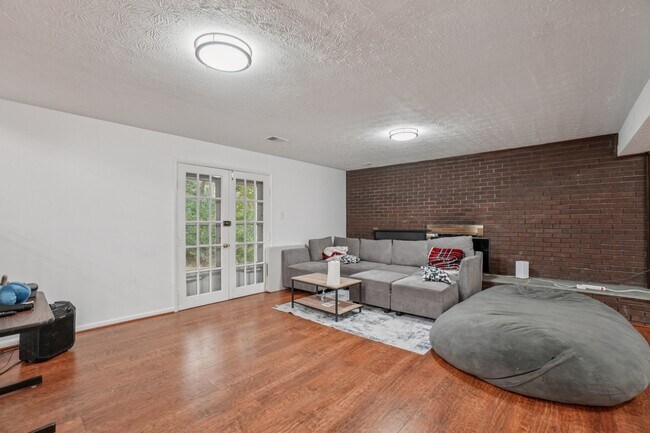 Foto del edificio - 2704 Rambler Ct