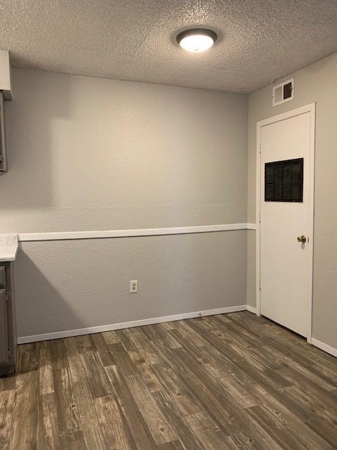 Dining Area - Harbor View Apartments