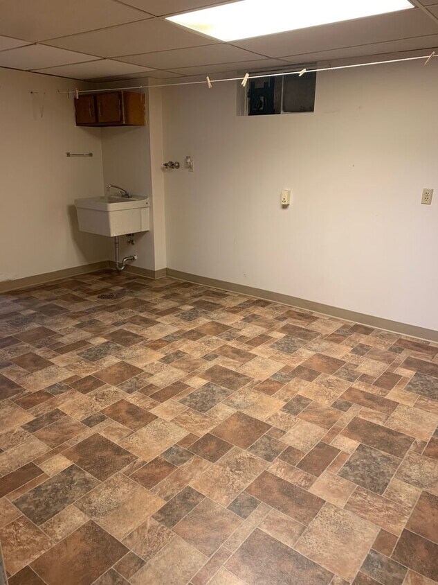 Primary Photo - 3 BEDROOMS, PLUS BONUS ROOM, 2 BATHROOM, S...