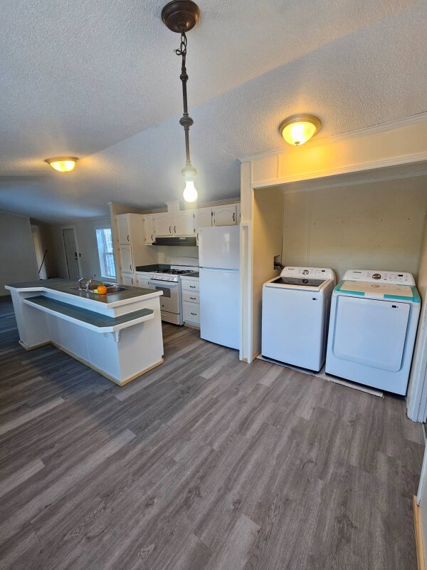 Foto del edificio - 612 Jug Brook Rd