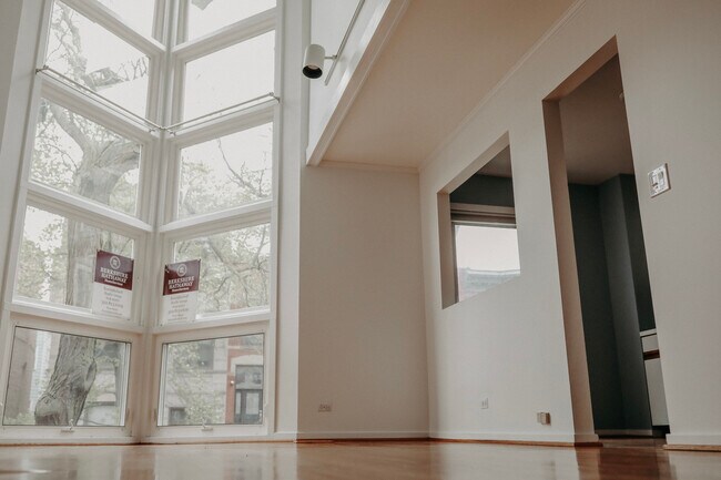 Foto del edificio - 1451 W Lexington St