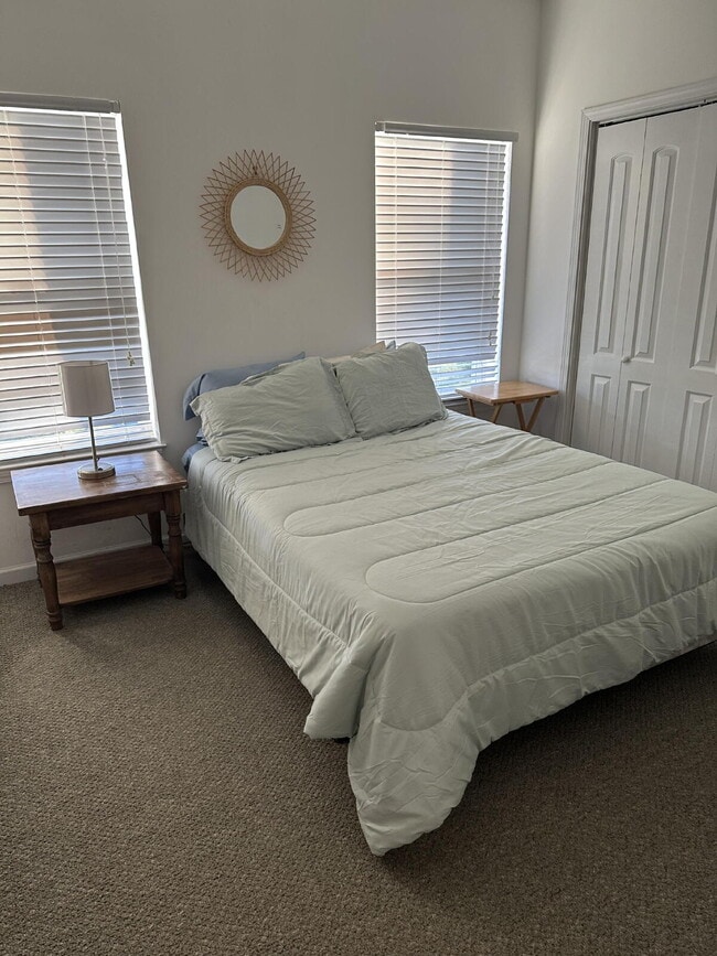 Building Photo - Great townhome 3/2 fully furnished!