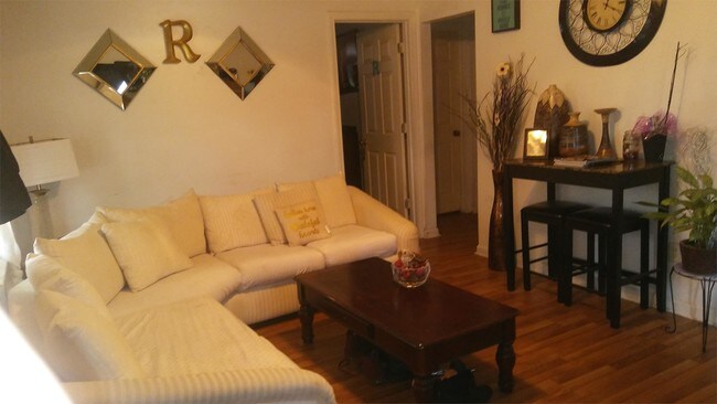 Foto del edificio - 176 Roosevelt Cir