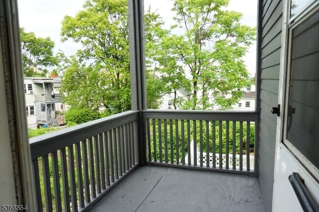 Foto del edificio - 247 Mt Prospect Ave