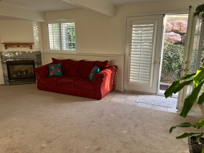 Foto del edificio - 1126 Heather Cir