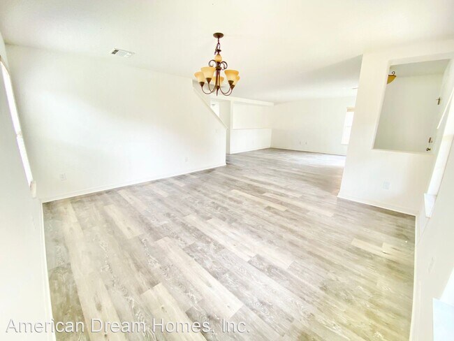 Building Photo - 3 br, 2.5 bath House - 13631 Phoenix Drive