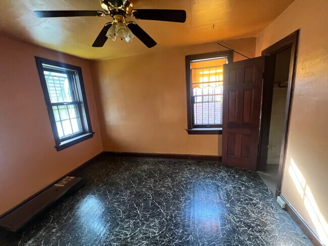 Foto del edificio - 6153 Laura Ave