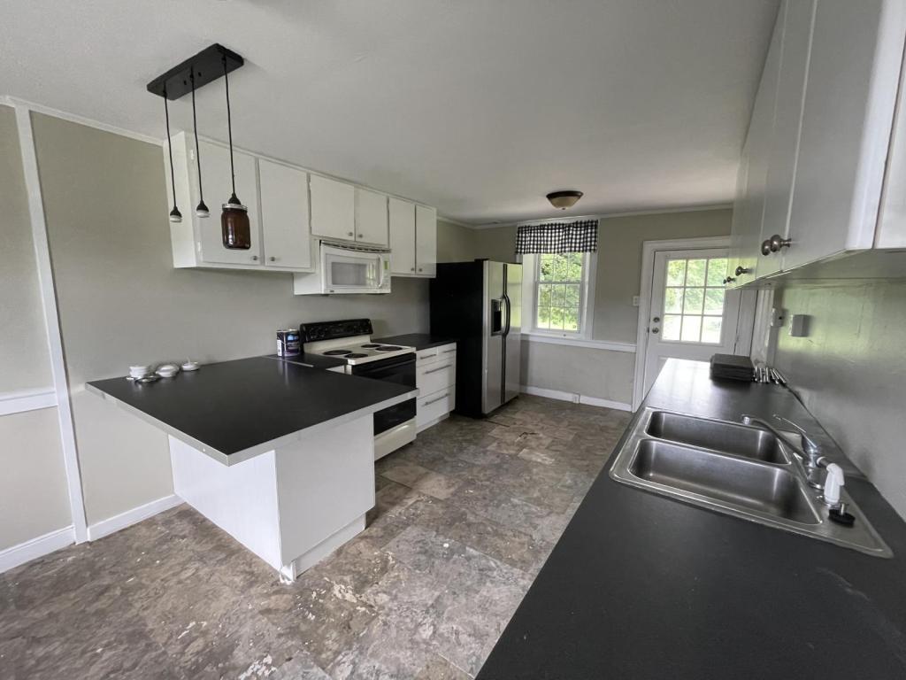 Primary Photo - 344 Briner Rd