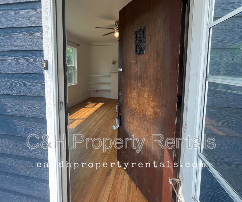 Foto principal - 1302 1st St W