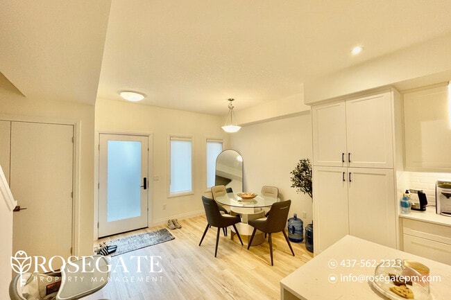 Photo du bâtiment - Modern 3-Bedroom, 2.5-Bath Home in Guelph ...