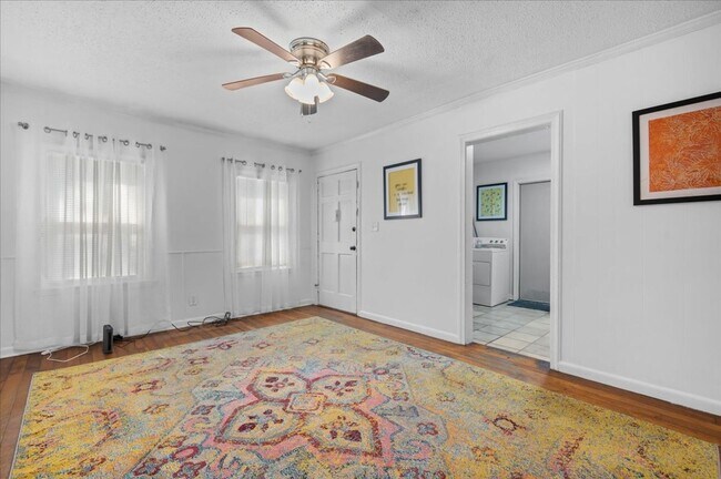 Foto del edificio - 1306 E 53rd St