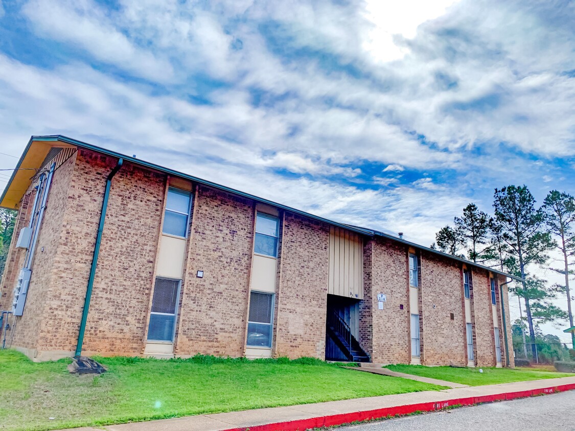 Primary Photo - Ward Plaza Apartments