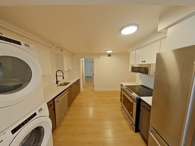 Foto del edificio - 685-695 East 16th Alley