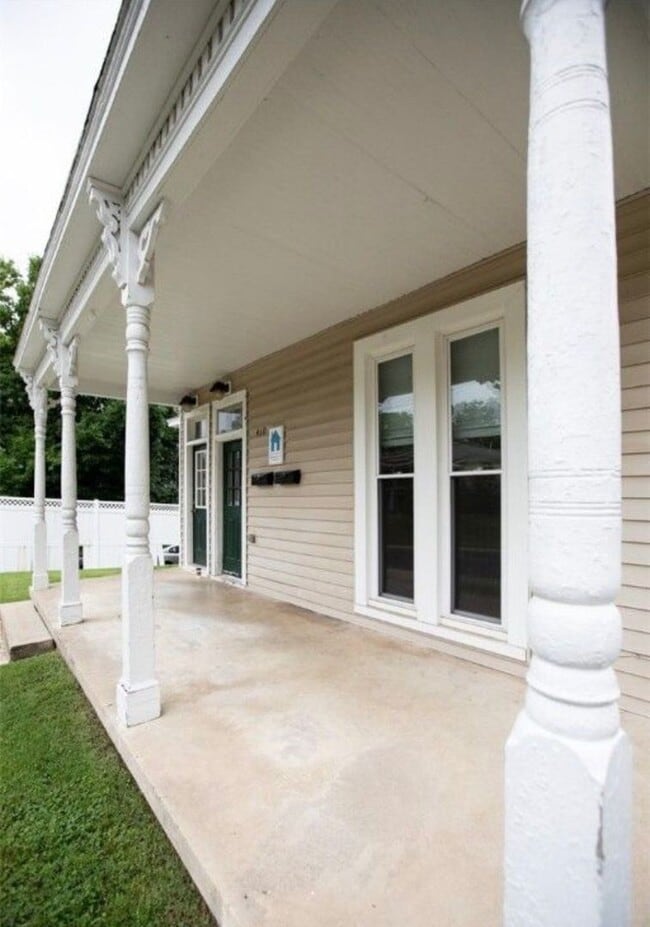 Building Photo - 410ES