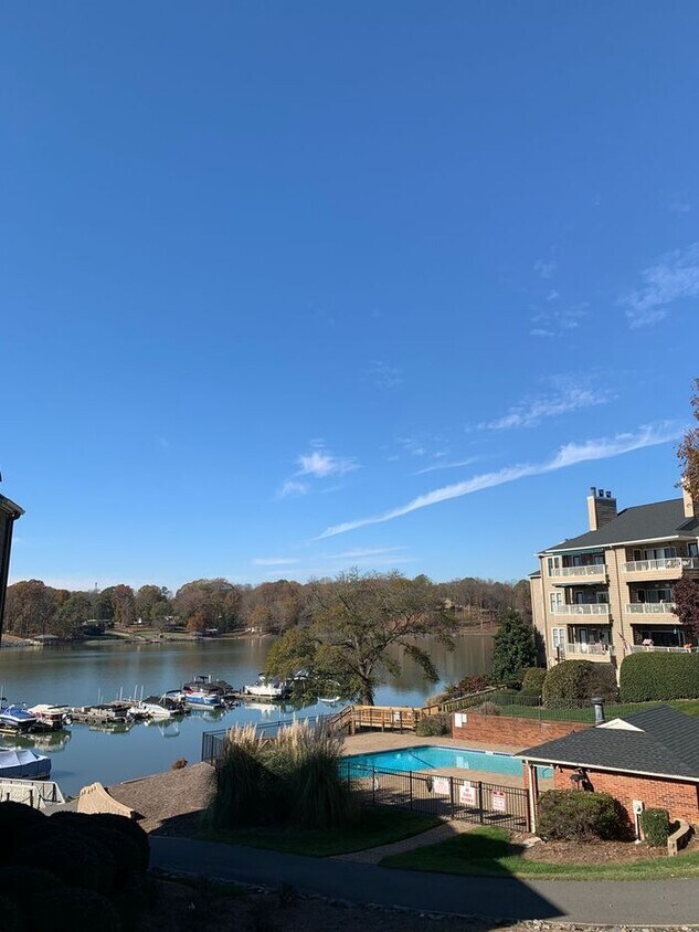 9817 Emerald Point Dr, Charlotte, NC 28278 House Rental in Charlotte