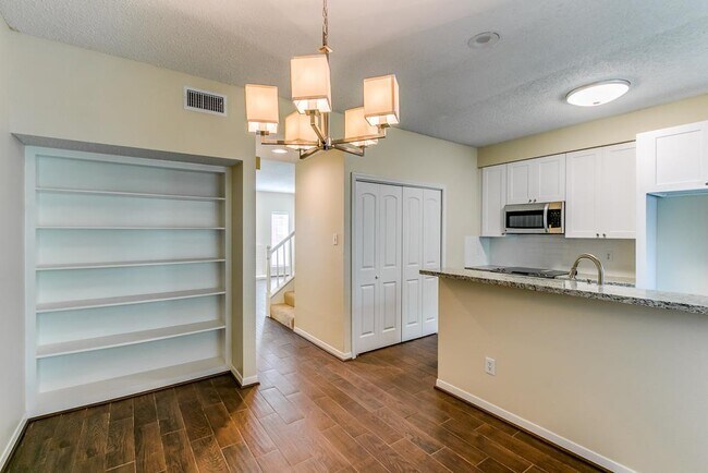 Foto del edificio - 5907 Woodway Place Ct