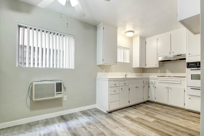 Foto del edificio - 4733 Orion Ave