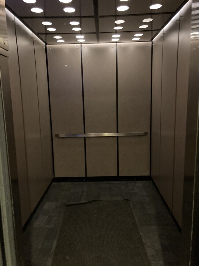 Ascensor - 4 Sheridan Ave