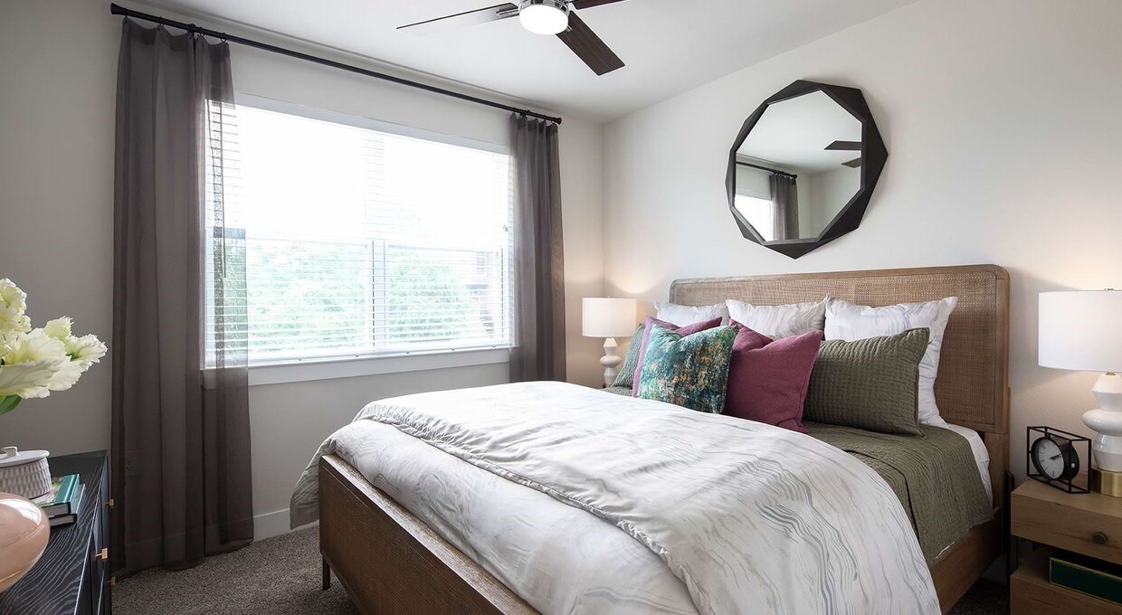 Building Photo - 2425 Bell St