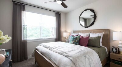 Building Photo - 2425 Bell St