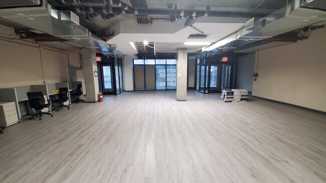 Building Photo - 11-11 44th Dr