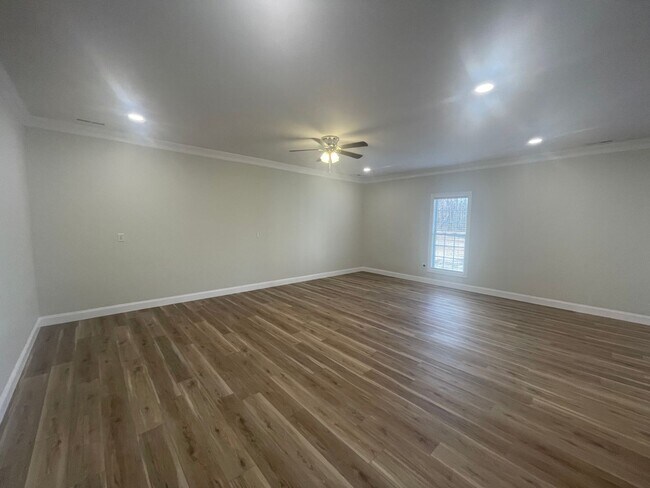 Foto del edificio - Beautiful 5 Bedroom 3.5 Bath Home