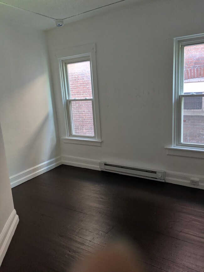 Foto del edificio - 402 Mitchell Ave