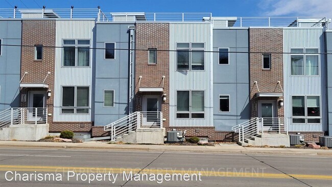 Building Photo - 2 br, 2.5 bath House - 212 W 14th Street