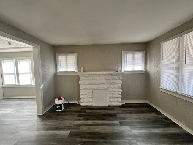Foto del edificio - 3927 Bellefontaine Ave | 2BR 1 BA