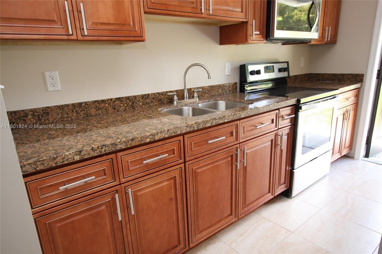 Foto principal - 479 NW 19th St