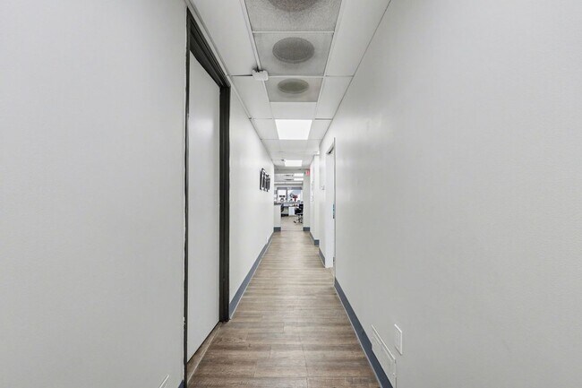 Foto del edificio - 30000 Orchard Lake Rd