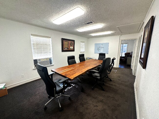 Foto del edificio - 1220 Brown Trail
