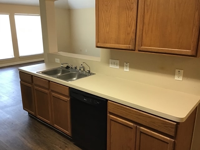 Foto del edificio - 10523 Linsley Lane