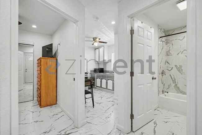 Foto del edificio - 1208 Field Ave